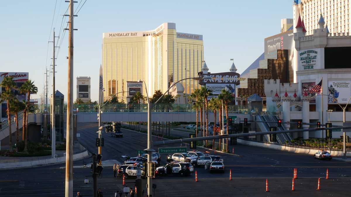 Mandalay Bay Resort seeking trauma counselors to aid Las Vegas shooting ...