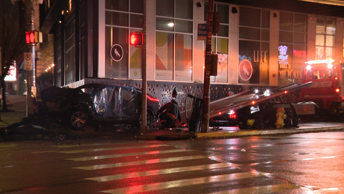 SUV crashes into apartment building in Bloomfield