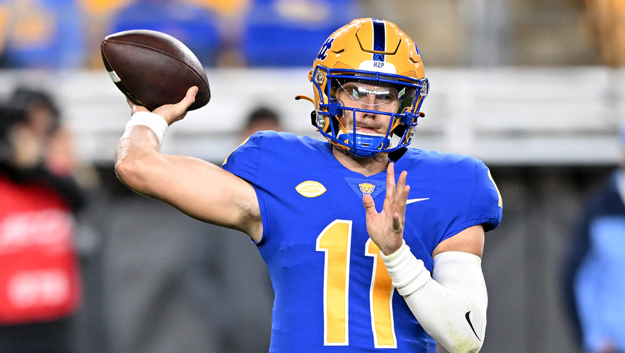 PITTSBURGH, PA - SEPTEMBER 01: Pittsburgh Panthers quarterback