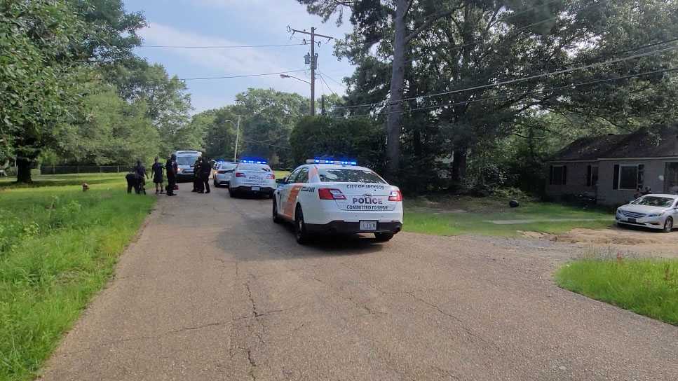 Man found with shotgun wound, police say