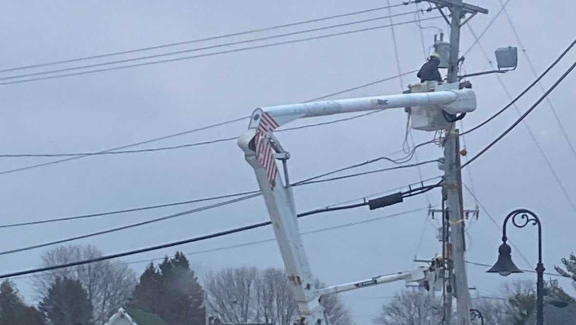 Thousands of Mainers lose power in early spring storm