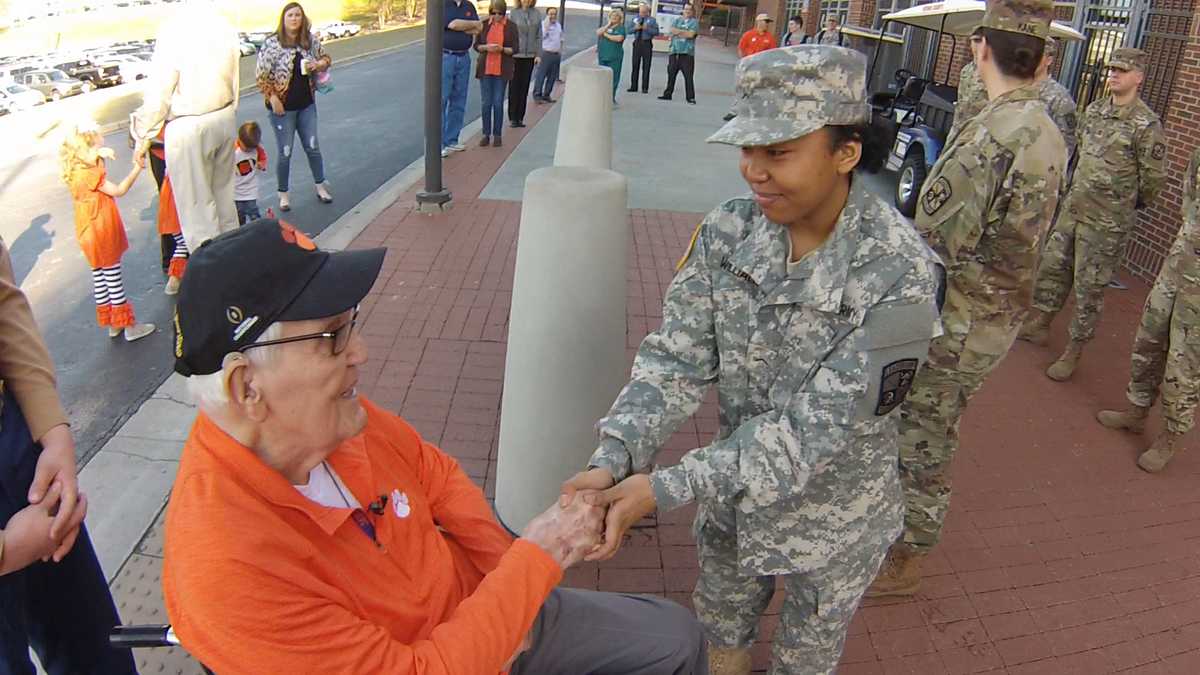 Clemson cadet thanks WWII veteran, cries at his response