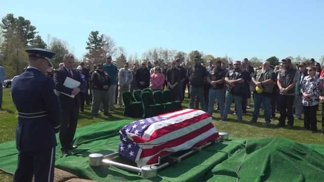 A Maine veteran had no family, but hundreds went to his funeral - Vimarsana News