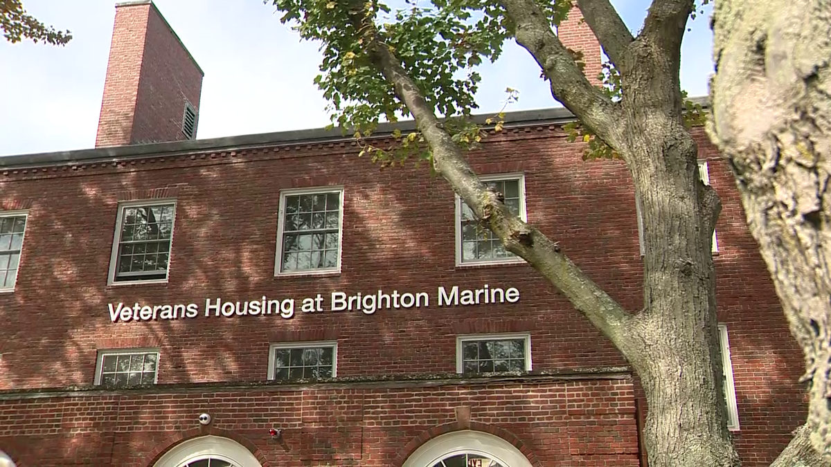 Homeless veterans get new apartments in Boston