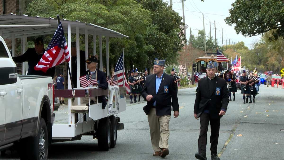 Annual Veteran day parade rolls down Savannah streets