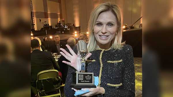 WLKY's Vicki Dortch receives KBA Mic Hall of Fame award