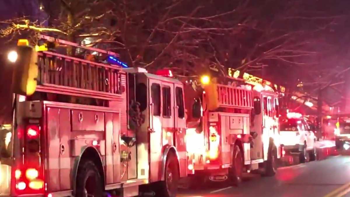 20 people rescued from 4-alarm apartment fire in North Avondale