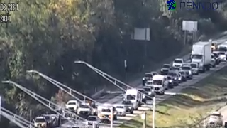Crash slows traffic on I-283 in Dauphin County
