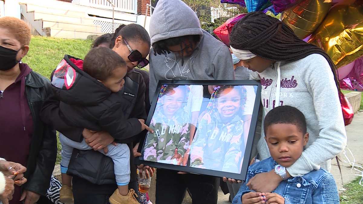 Family members hold vigil for 7-year-old hit and killed by car on Vine ...
