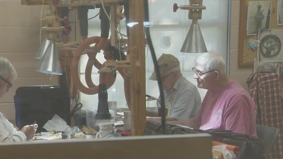 Florida woodworker Conway Williams turns wood into holiday cheer - Vimarsana News