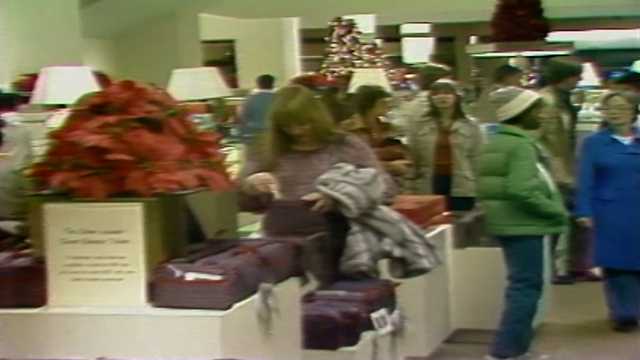 WTAE Archives: Downtown Pittsburgh Christmas Eve shoppers - Vimarsana News