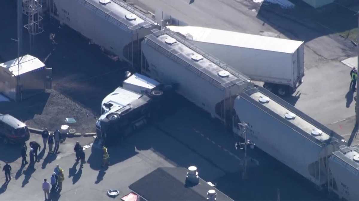 Train slams into tractortrailer in Springdale