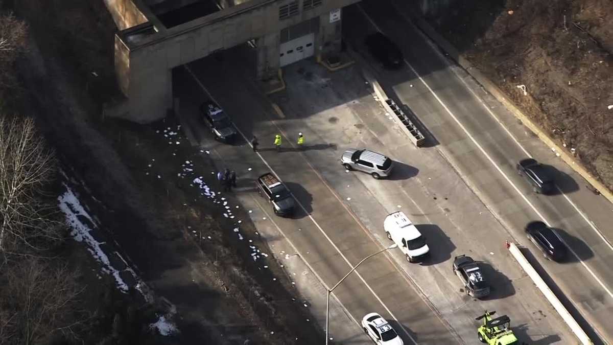 Parkway East closed outbound after Squirrel Hill Tunnel crash