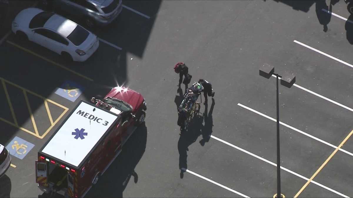 Images Several Injured When Suv Crashes Into Apple Store