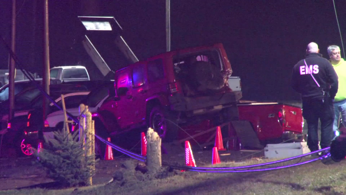 26-year-old man killed in crash outside of Fayette County car dealership