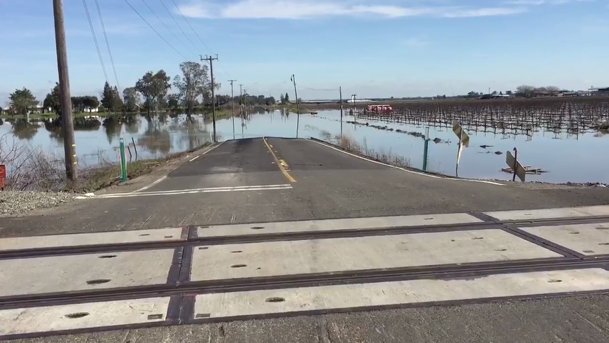 photos-floodwaters-force-evacuations-in-sacramento-county