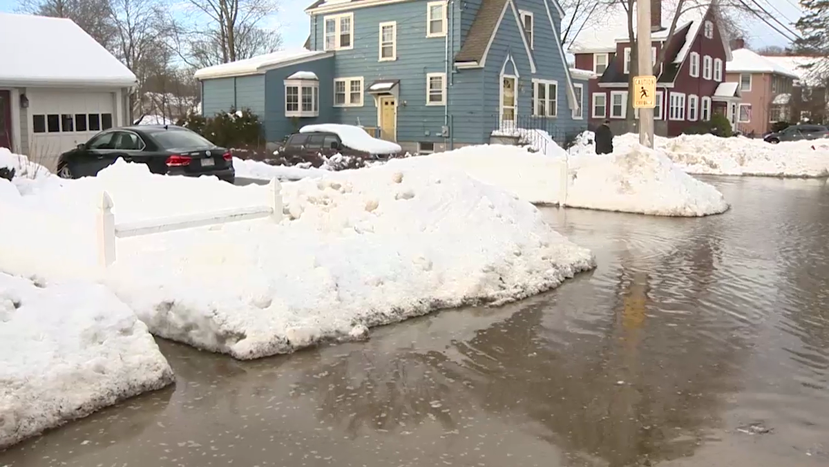 Water main break floods Stoneham neighborhood