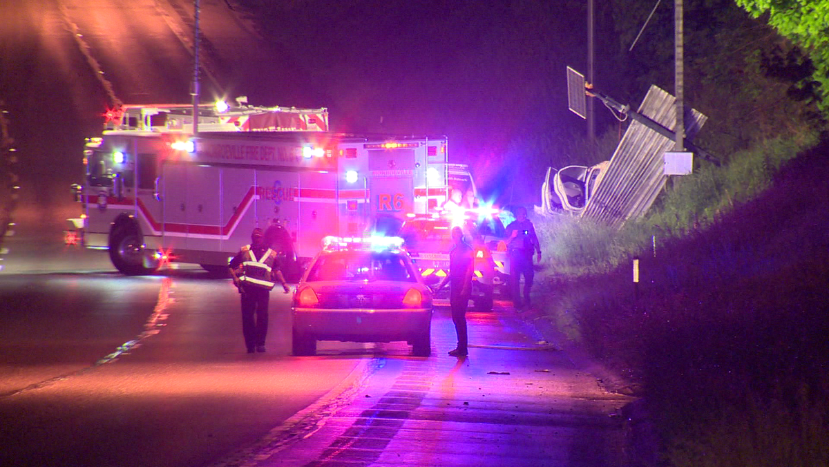19-year-old woman killed in rollover crash on outbound Parkway East