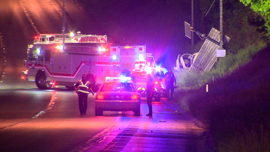 19-year-old woman killed in rollover crash on outbound Parkway East