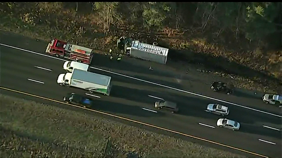 Truck rollover causing traffic delays along I495