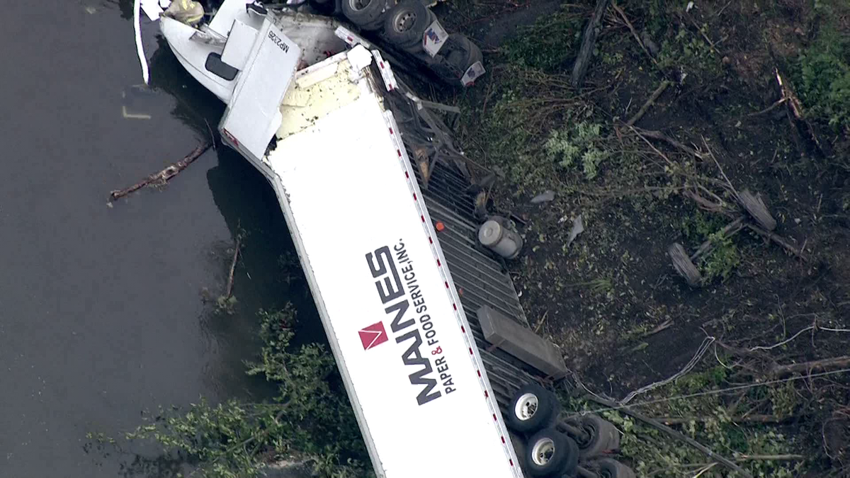 Two people trapped after tractor trailer crash in Ligonier Township