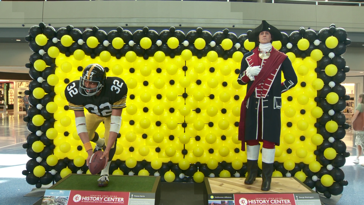 Airport's statue of Pittsburgh Steeler Franco Harris now impromptu memorial  - The Points Guy