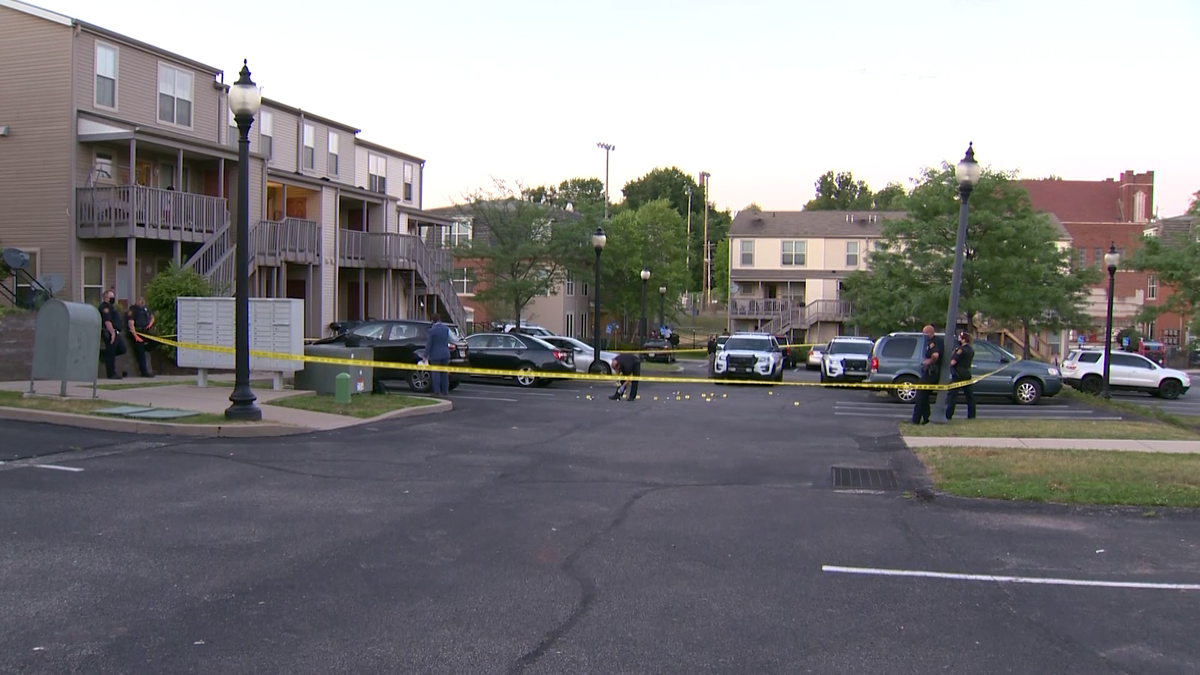 Man shows up at the hospital after being shot in Pittsburgh