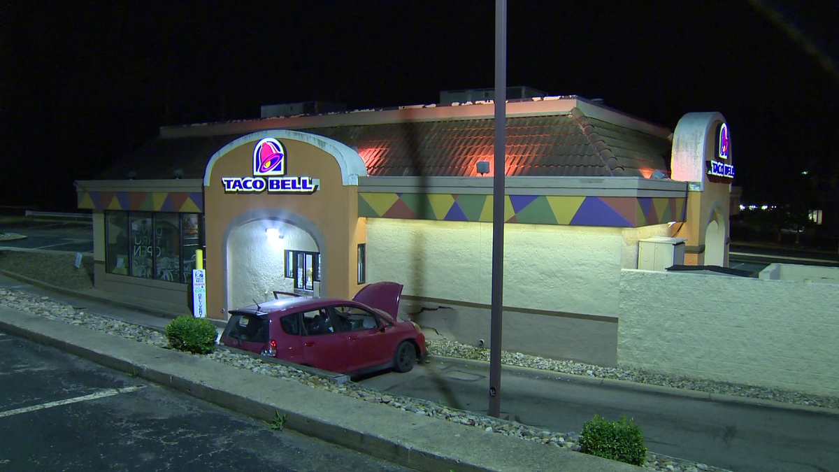 Driver crashes into Taco Bell in Richland Township