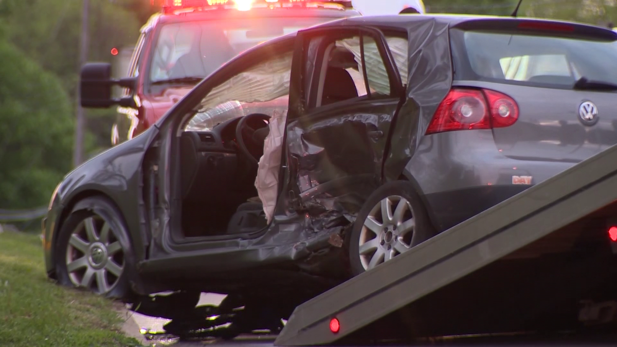 2 people in the hospital after crash in North Versailles