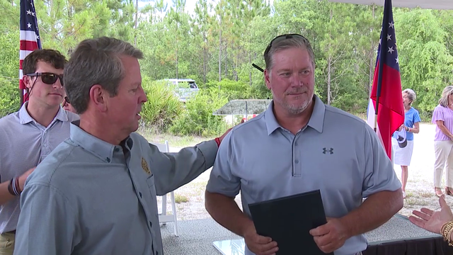 'A kid's eyes don't lie': Man honored for helping stop a human trafficker - Vimarsana News