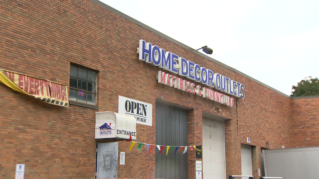 Woman waiting 6 months for furniture, store manager said canceling will cost her - Vimarsana News