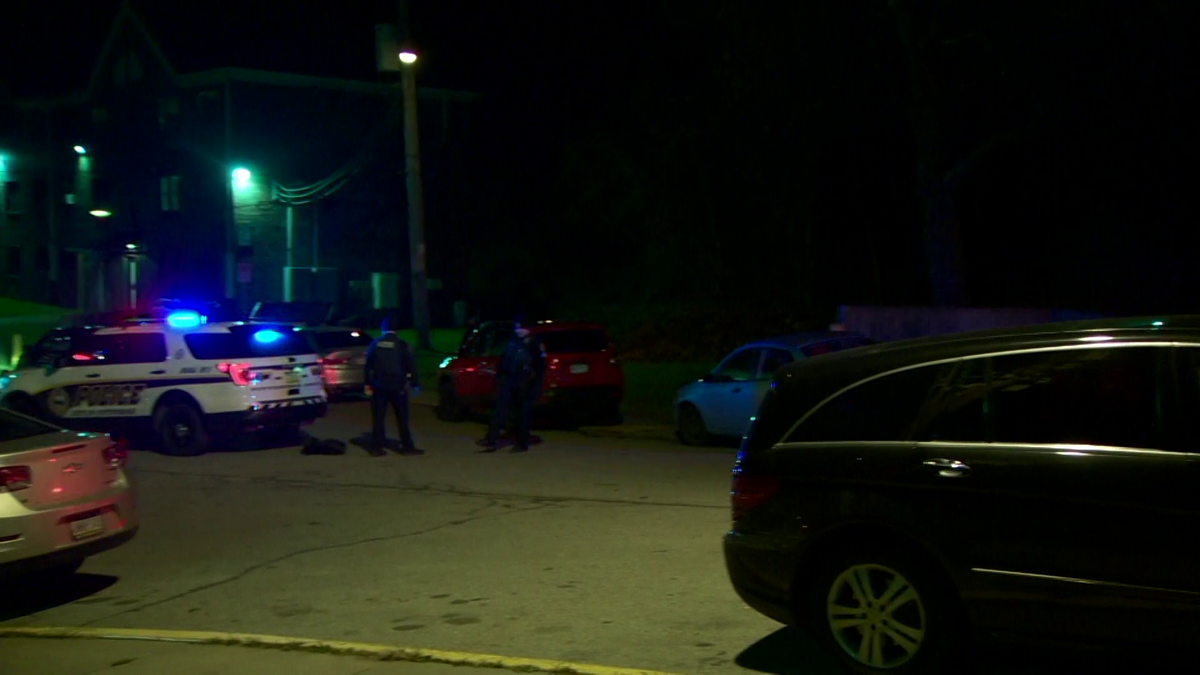 Two people injured when fight leads to stabbing in Pittsburgh