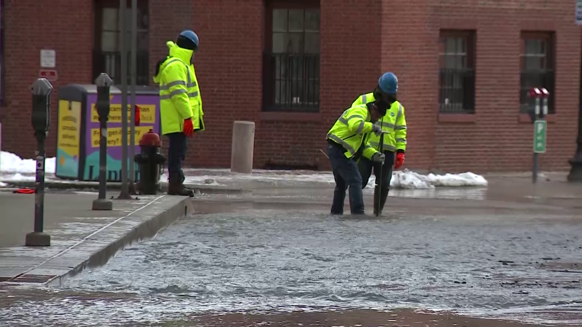 Boston crews battle cold for 15 hours to fix water main break