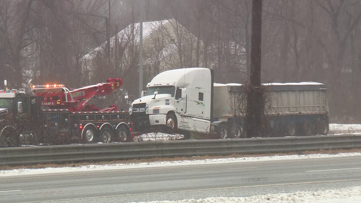 1 dead in crash involving tractor-trailer on Interstate 495 in Chelmsford
