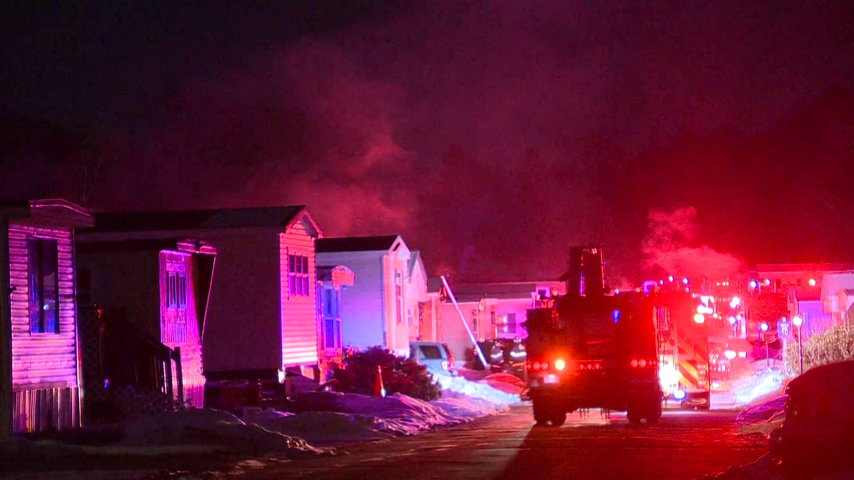 Man dies, 2 firefighters injured in mobile home fire in Chelmsford