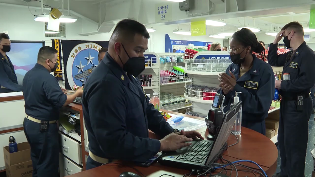 Los sorprendentes trabajos disponibles en un portaaviones de la Armada