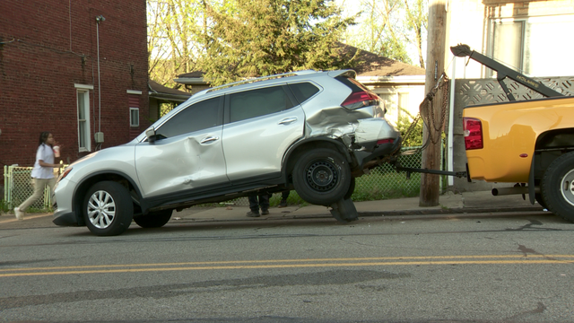 Pittsburgh woman accused of chasing man with gun, causing 3-vehicle crash - Vimarsana News