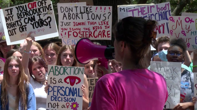 Savannah Arts Academy students rally in support of abortion rights - Vimarsana News