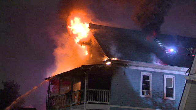 Firefighters battle flames at Everett home - Vimarsana News