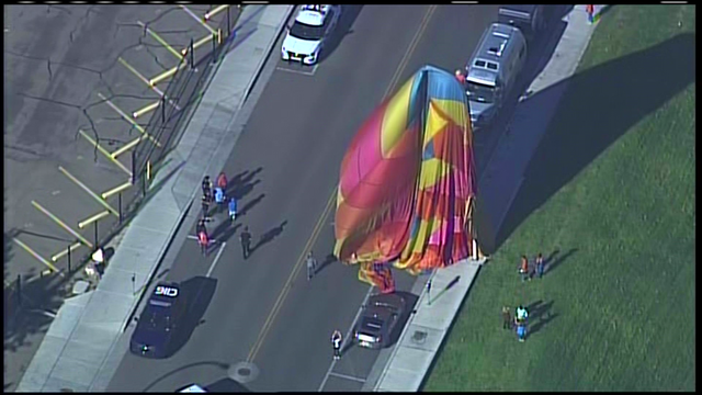Balloon entangles in light pole near downtown Albuquerque - Vimarsana News