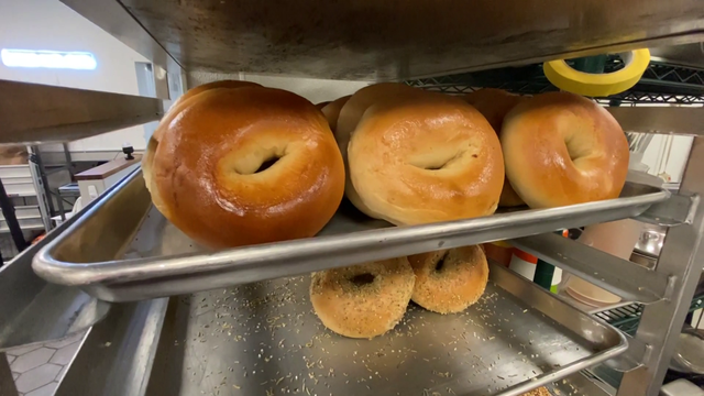 EyeOpener Eats: Get in line early at Goldilox Bagels in Medford, Massachusetts - Vimarsana News