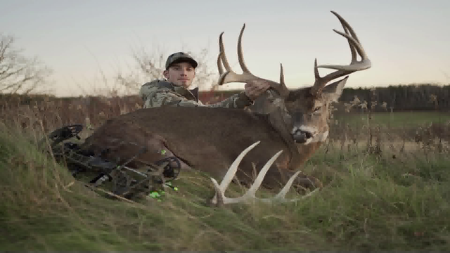 Eau Claire hunter bags 10-point buck during bow season - Vimarsana News