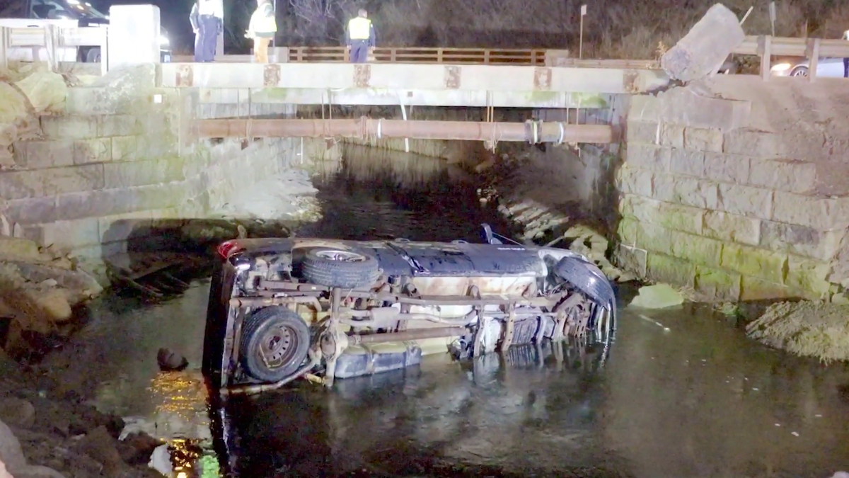 Pickup truck crashes through guardrail into Eel River in Plymouth, Massachusetts Pickup truck crashes through guardrail into Eel River in Plymouth, Massachusetts