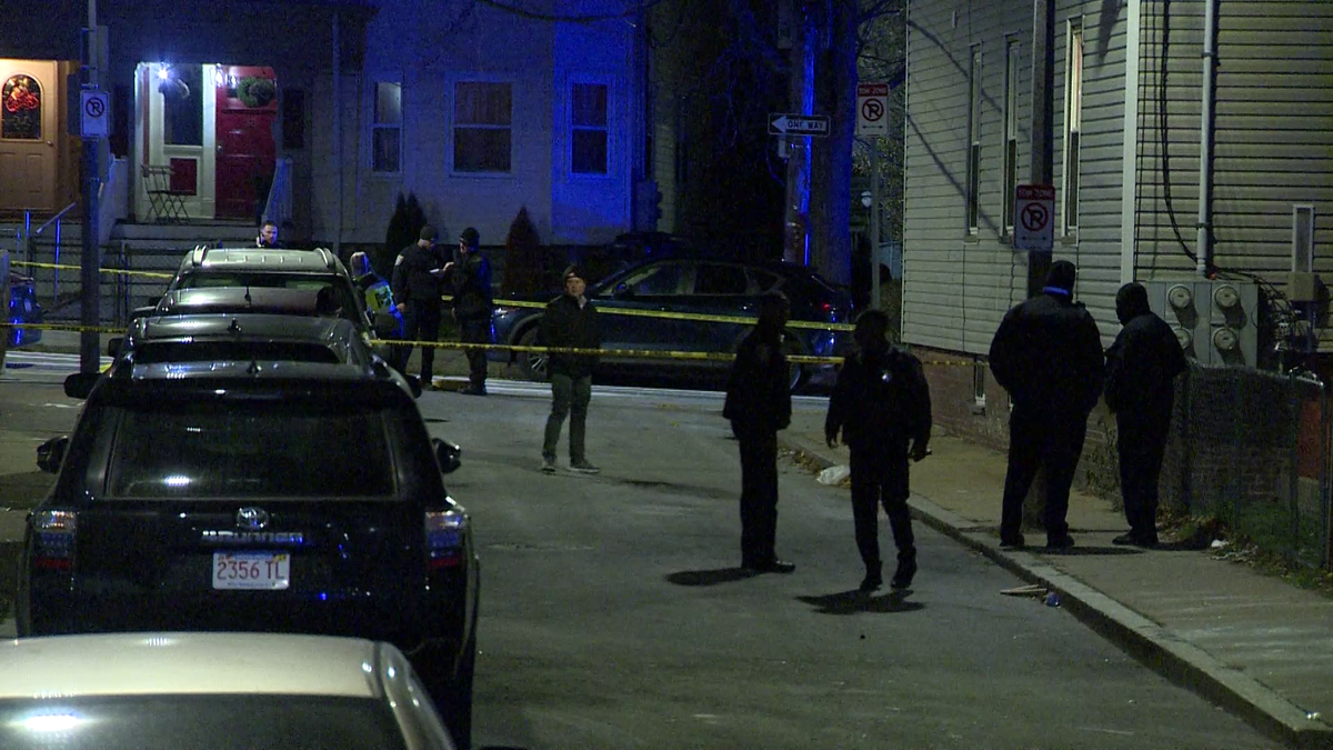 Man shot, killed in Roxbury; police searching for assailant