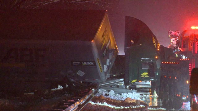 Tractor-trailer jackknifes on Route 128 - Vimarsana News
