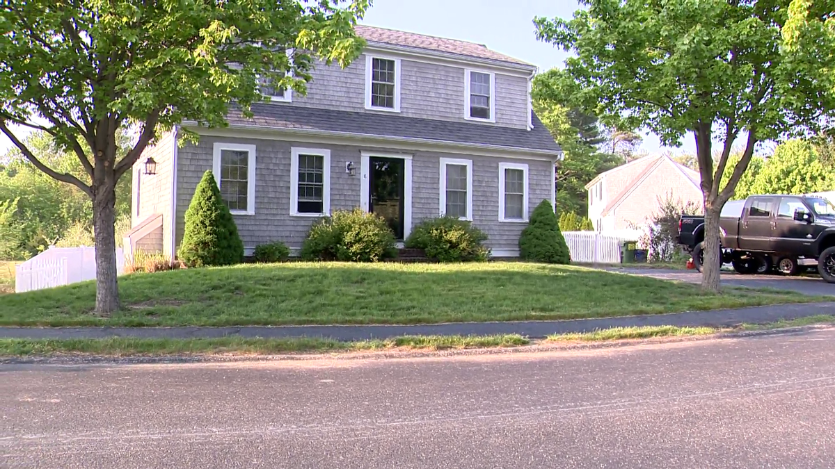 1 seriously injured in explosion at home in Kingston, Mass.