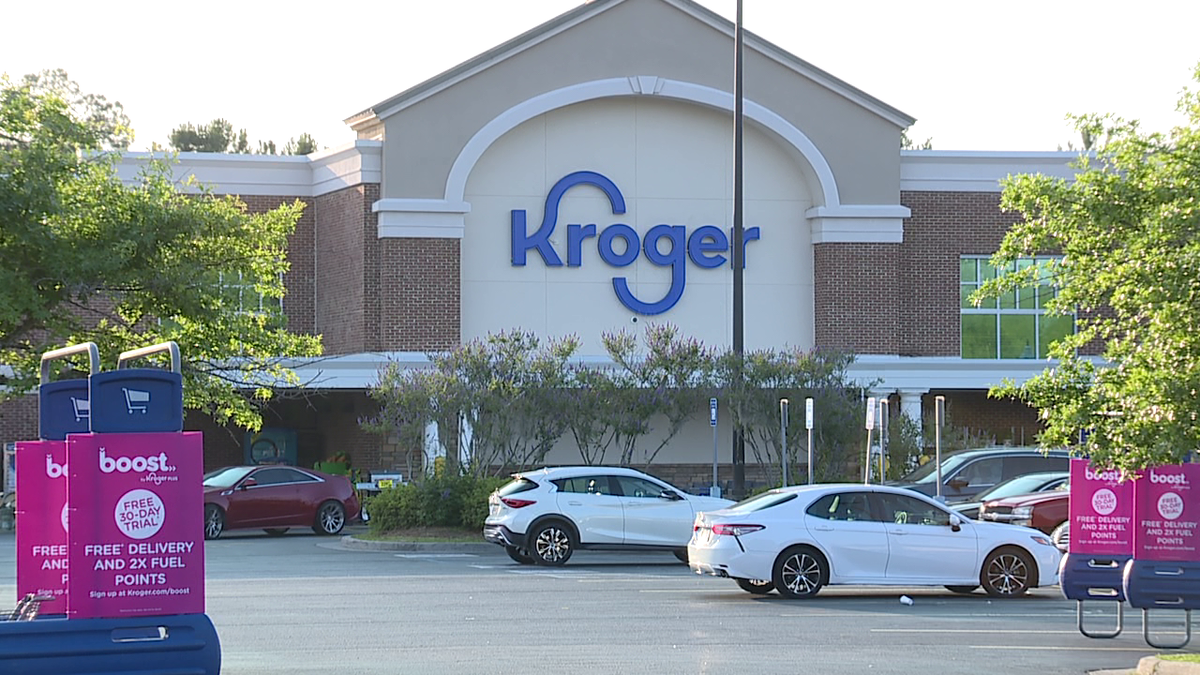 Georgia Kroger worker helps save young child locked in hot car