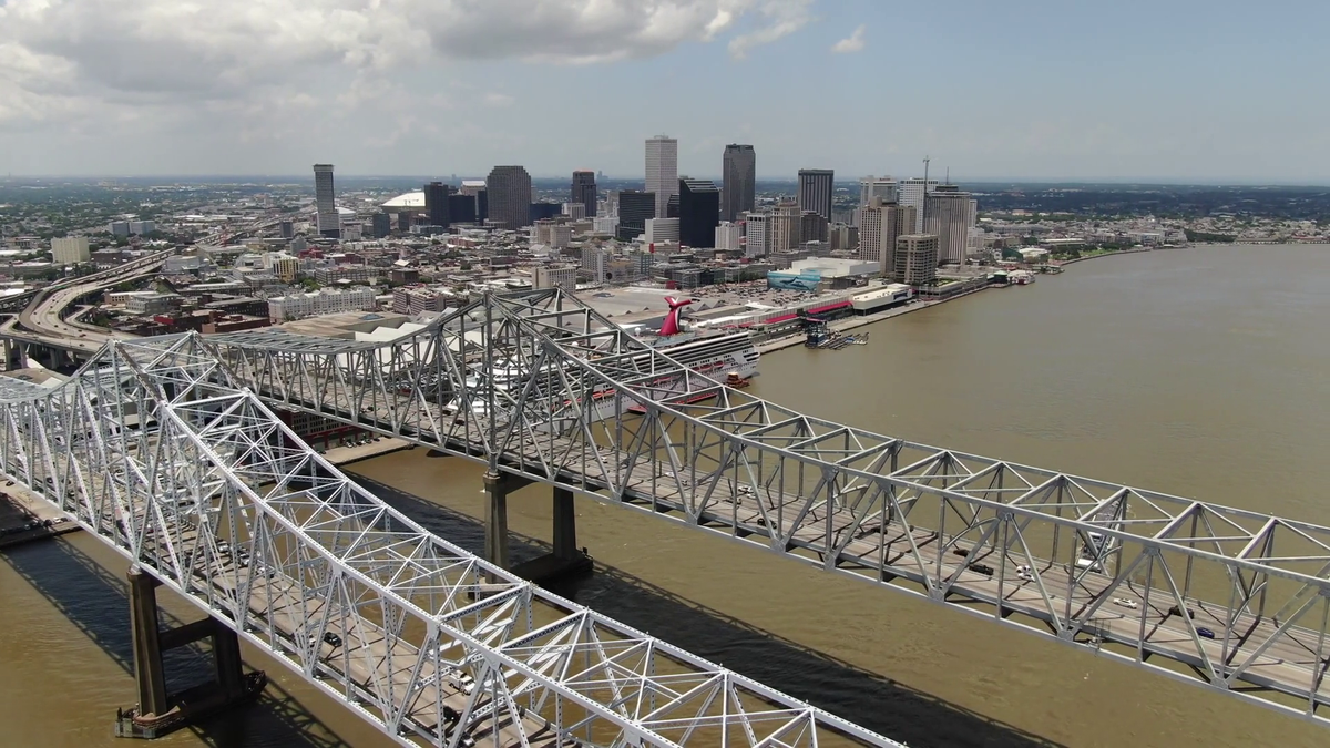 New Orleans mayor outlines budget cuts to address financial crisis