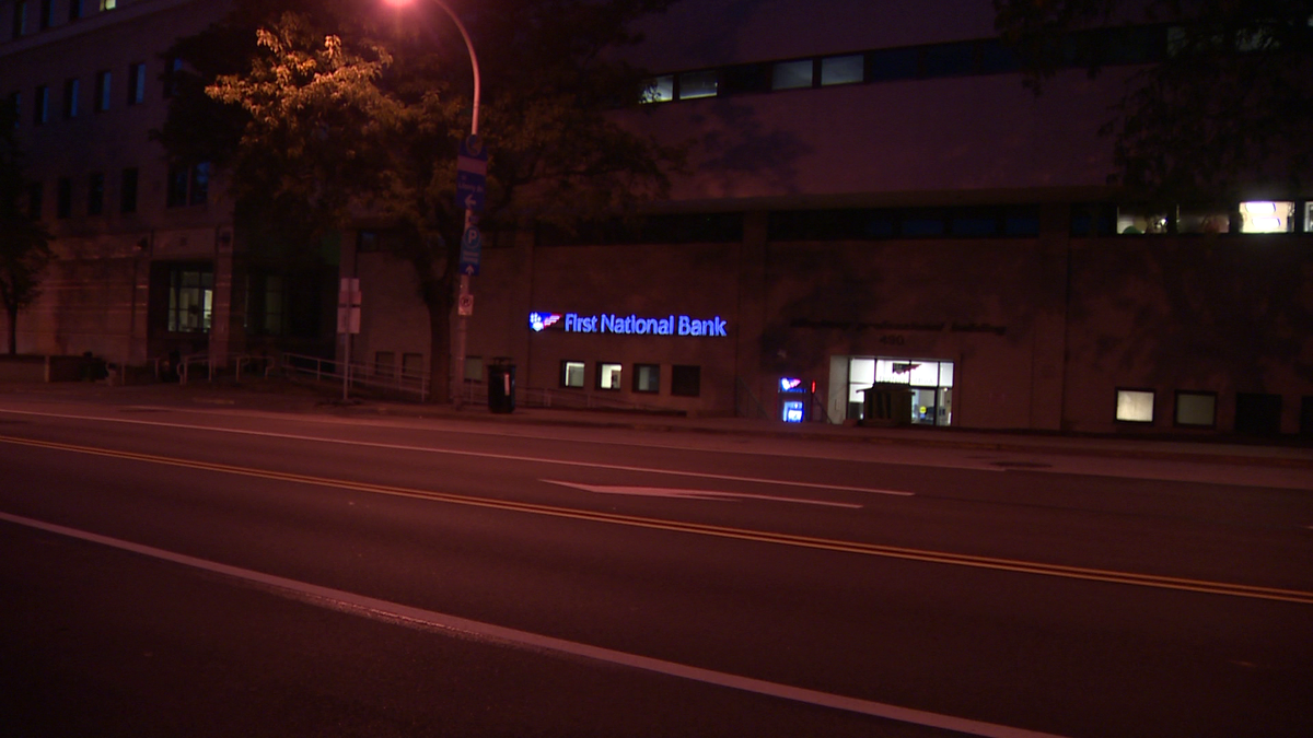 警方寻找在匹兹堡东艾利根尼社区抢劫银行的男子