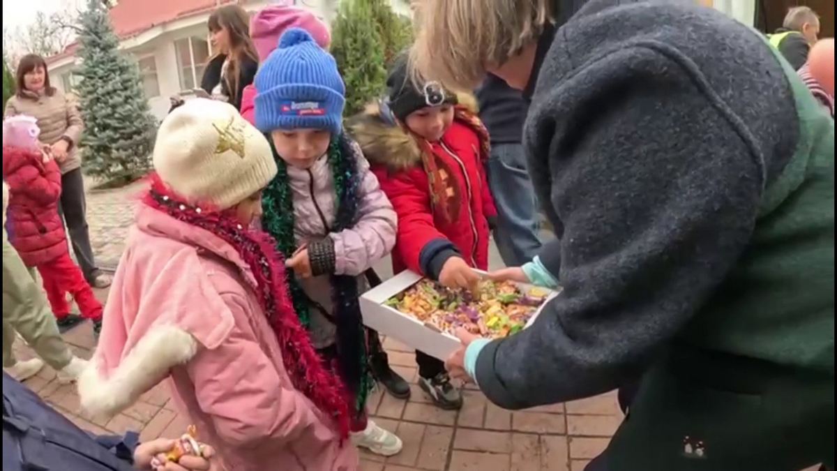 新罕布什尔州非营利组织Common Man for Ukraine向孤儿院提供人道援助